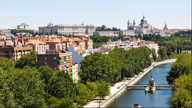 Río Manzanares, catedral de la Almudena, Palacio Real, Príncipe Pío, Madrid