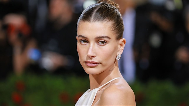 hailey baldwin parches ojos rutina belleza