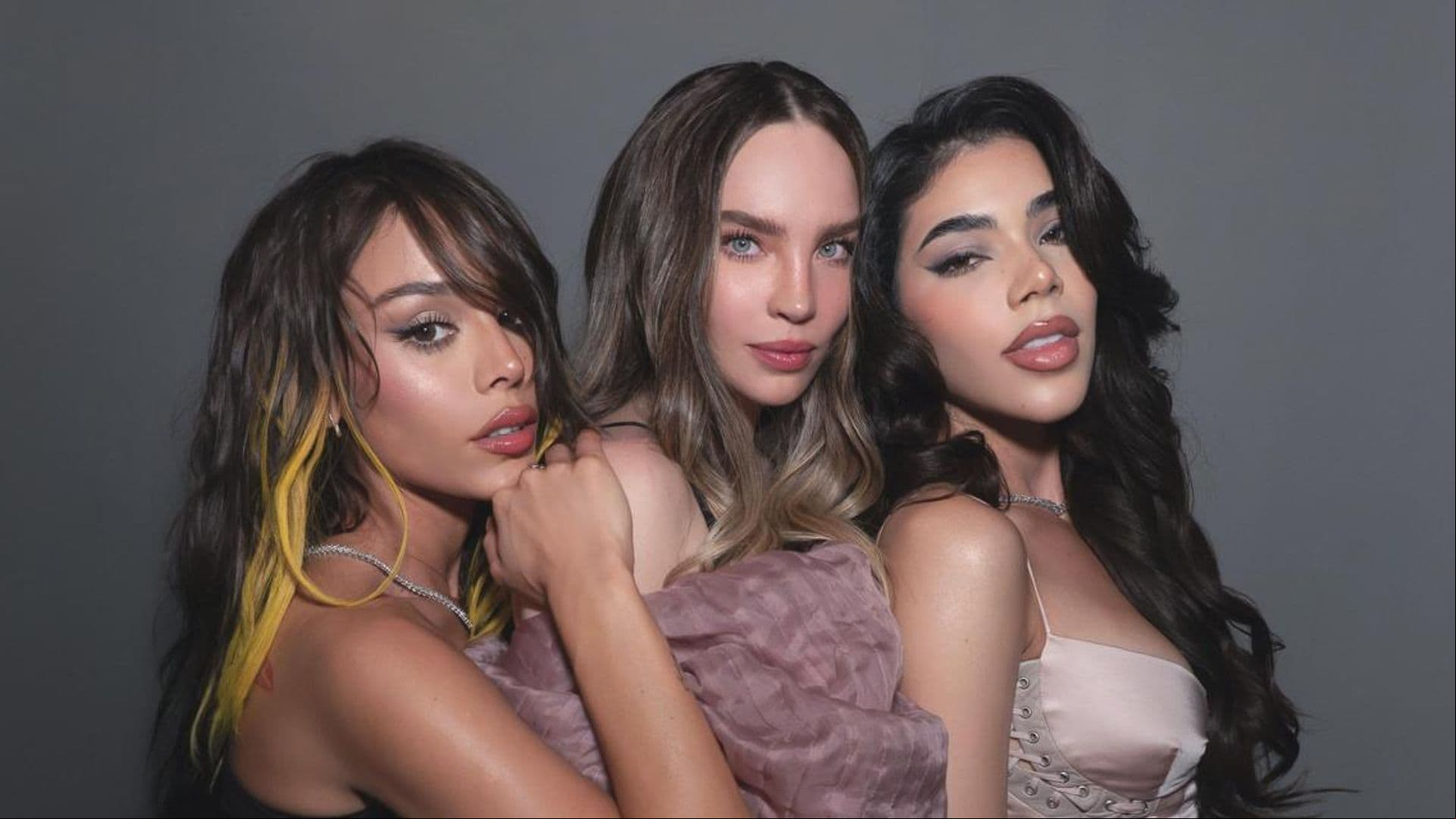 Belinda celebra en pijama junto a Danna y Kenia Os el lanzamiento de su disco 'Indómita'
