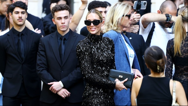 PARÍS, FRANCIA - 26 DE JUNIO: La Princesa Maria-Olympia de Grecia asiste al desfile de Alta Costura Balenciaga Otoño/Invierno 2024-2025 como parte de la Semana de la Moda de París el 26 de junio de 2024 en París, Francia. (Foto de Marc Piasecki/WireImage)