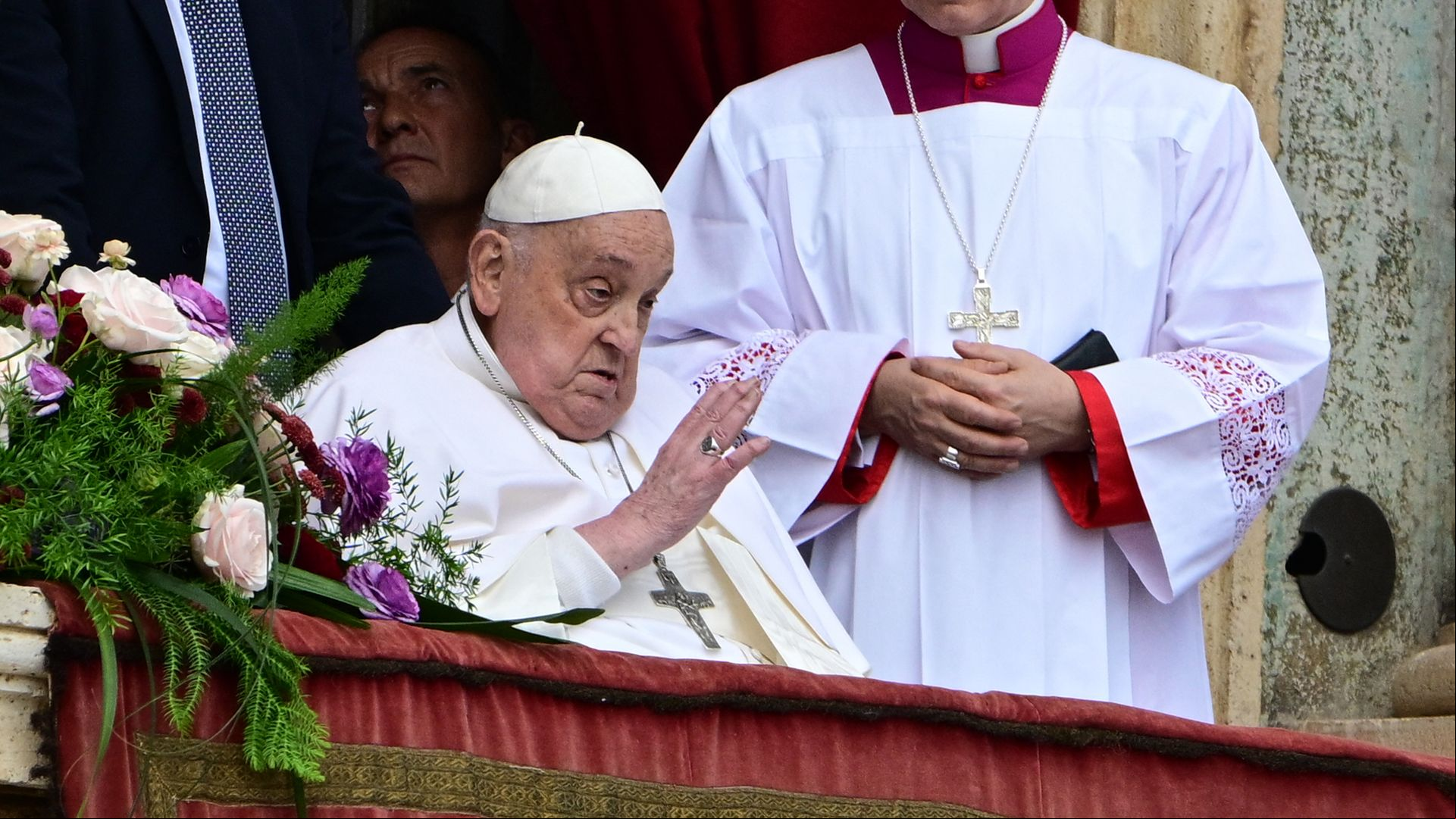 El papa Francisco reaparece para impartir la bendición 'Urbi et Orbi'