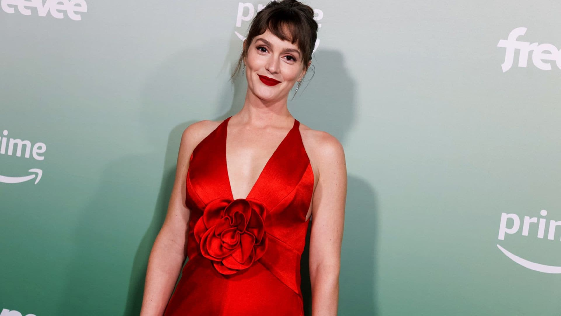 Leighton Meester triunfa con el vestido satinado que llevaría Blair Waldorf en 2023
