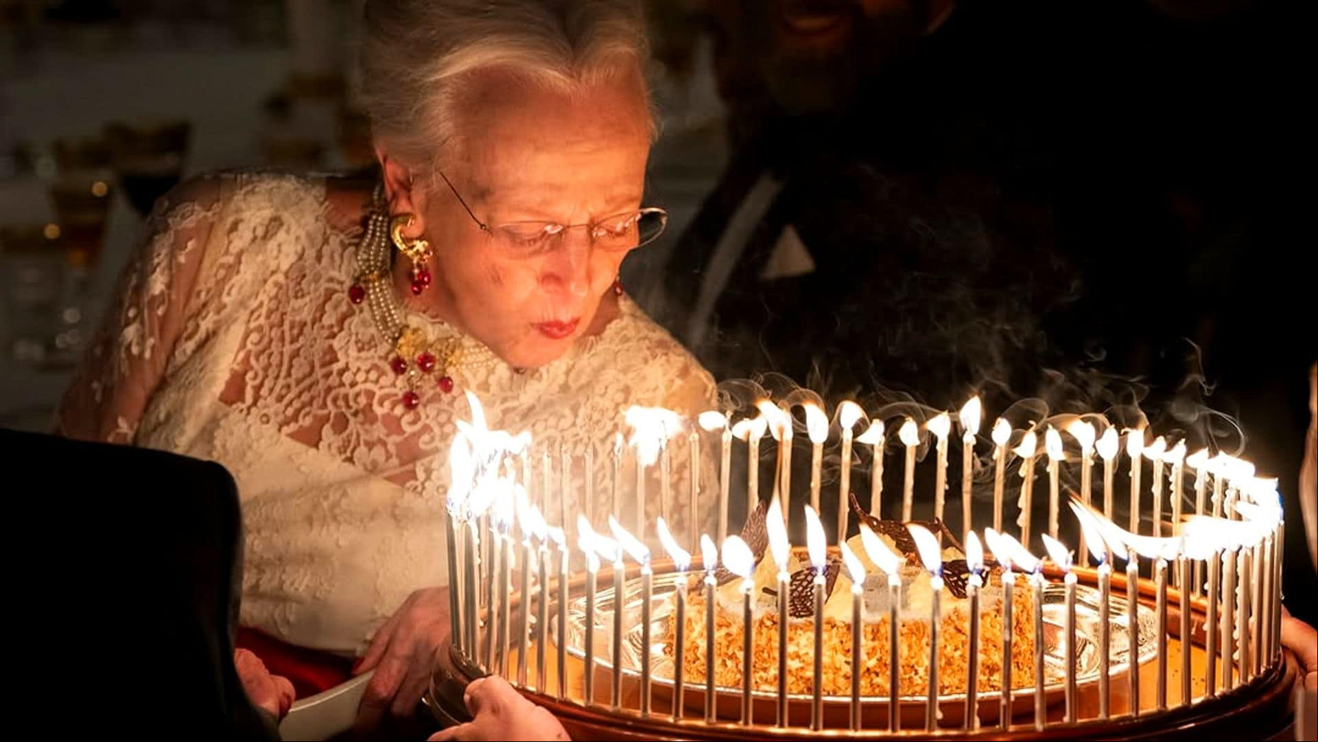 Todas las imágenes de la gran fiesta de la reina Margarita por su 85 cumpleaños con una sonada ausencia