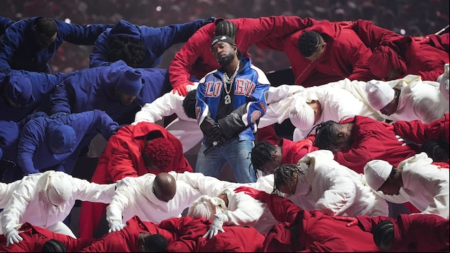 Kendrick Lamar durante el medio tiempo del Super Bowl LIX 