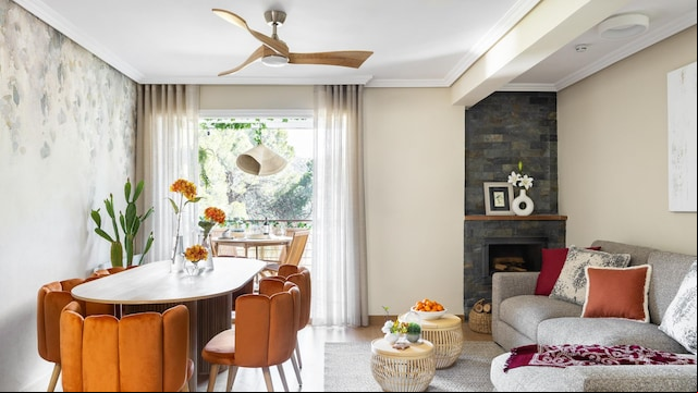 Salón comedor con ventilador de techo