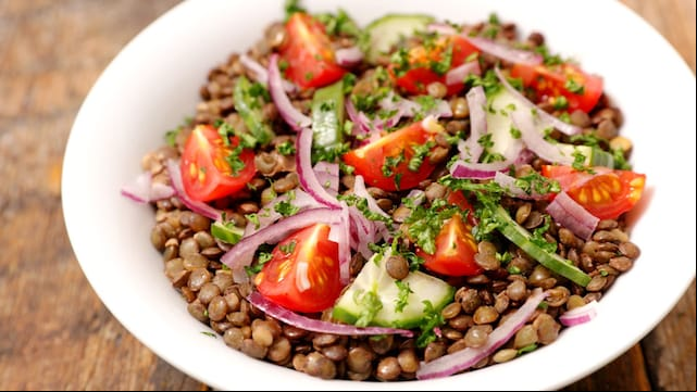 Ensalada de lentejas y tomate
