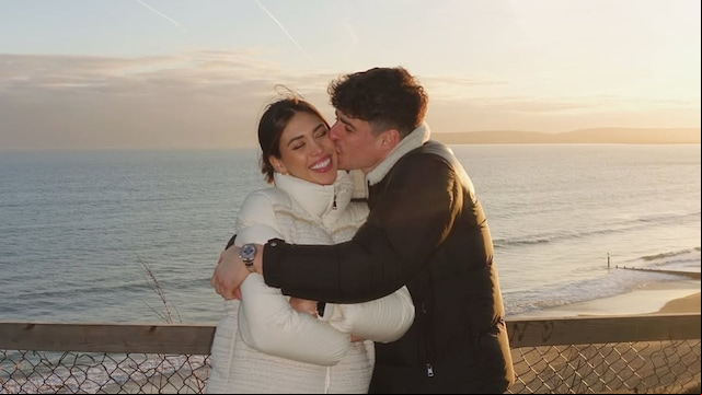 Andrea Martínez y Kepa Arrizabalaga están rebosantes de felicidad desde que sus mellizas están con ellos