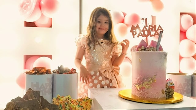 María Paula, hija de Dulce María y Paco Álvarez.