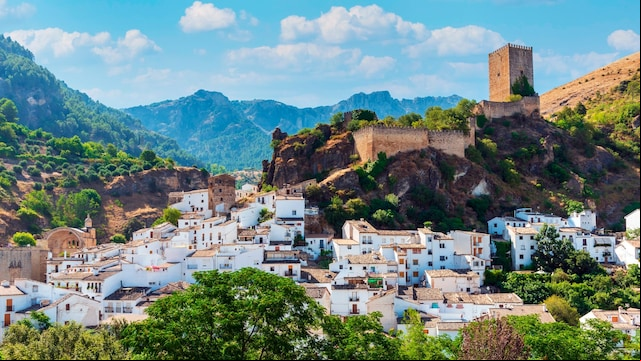 La villa de Cazorla coronada por el castillo de Yedra, elegida como la segunda localidad más acogedora del mundo en 2025
