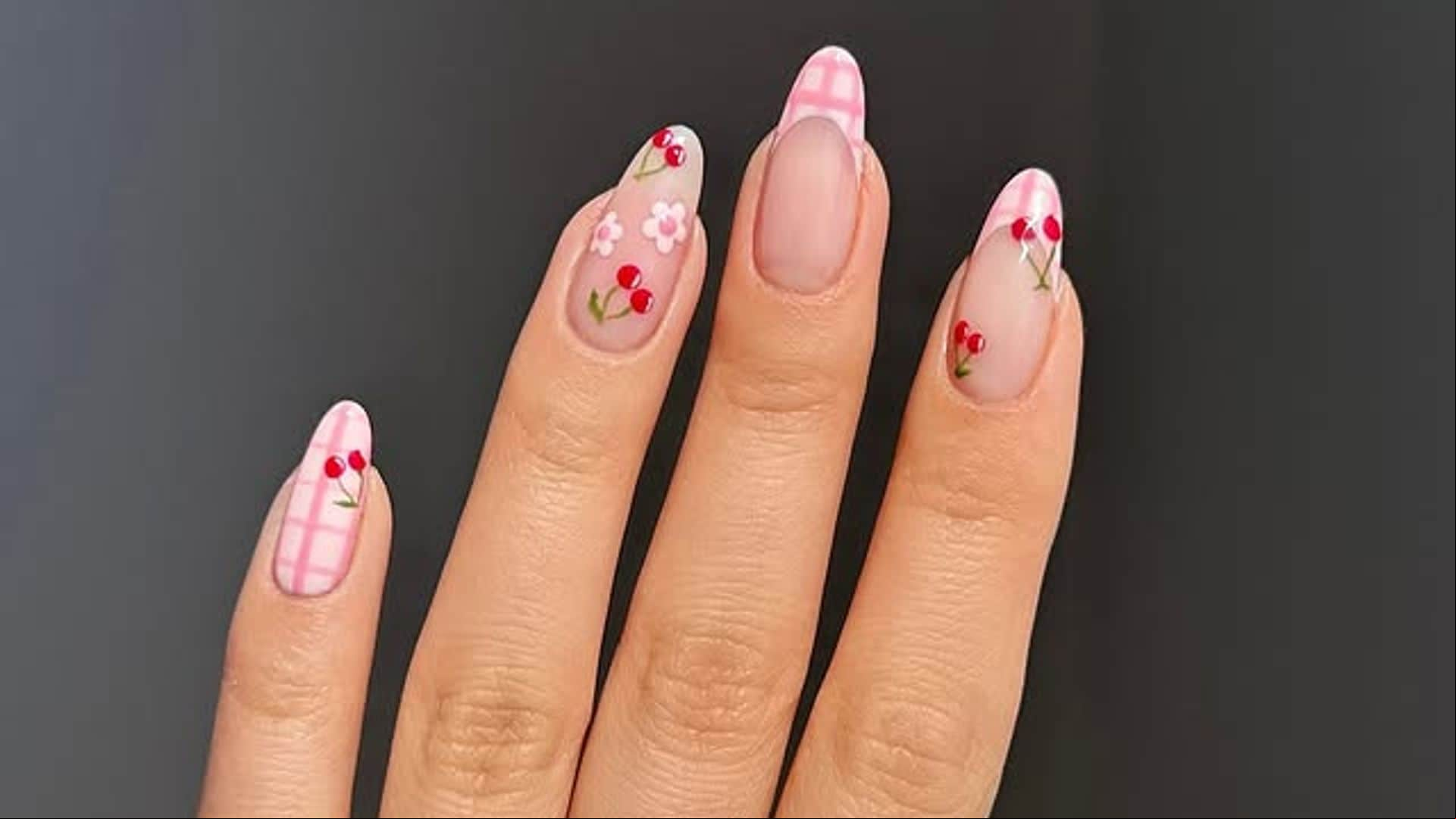 Gingham Nails, la manicura con cuadros vichy que triunfa esta primavera 2025