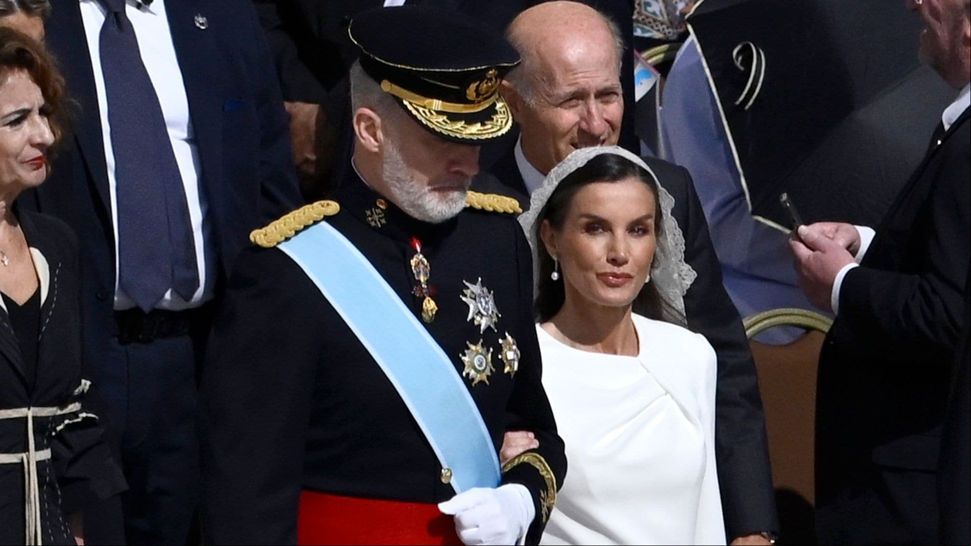La Reina confía en uno de los diseñadores favoritos de Isabel Preysler para la misa en el Vaticano