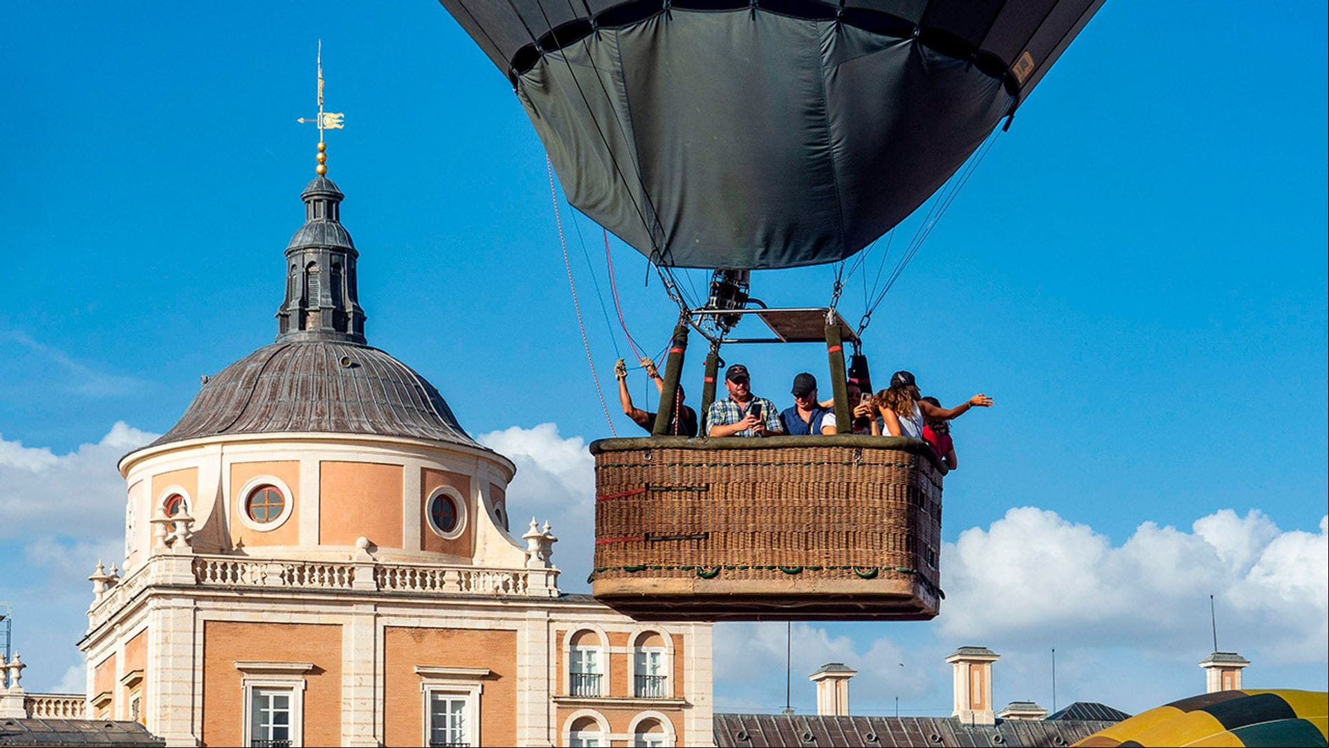Estos son los mejores destinos de España para montar en globo