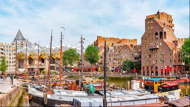 Panorámica del puerto de Róterdam con las famosas casas Cubo