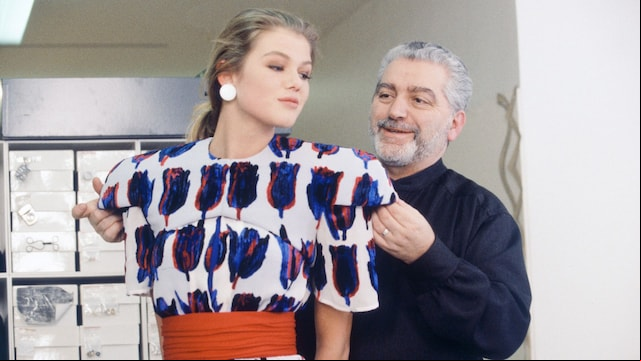 paco rabanne con una modelo