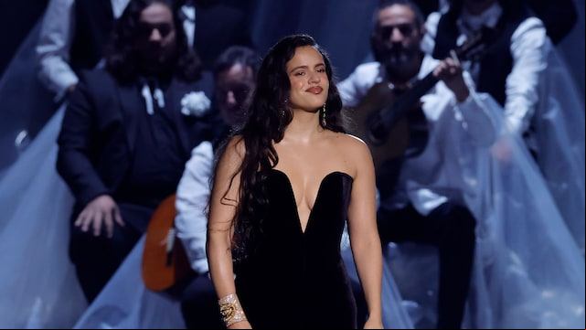 Vestidos de la venganza, Rosalía