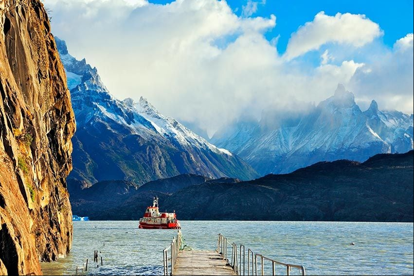 Navegando en el lago Grey en Torres del Paine, Chile