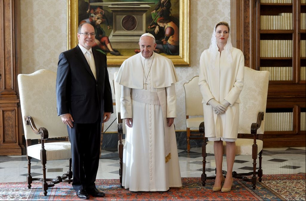 Alberto y Charlene de Monaco con el Papa Francisco