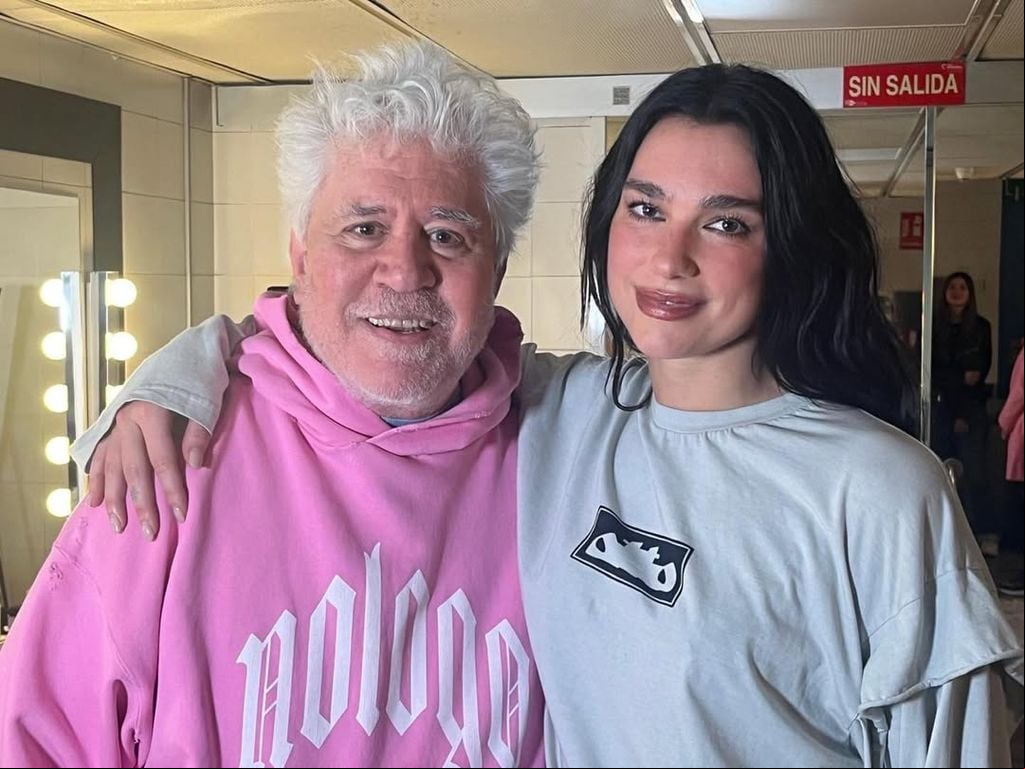 Pedro Almodóvar y Dua Lipa