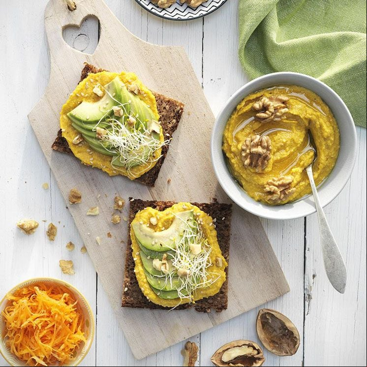 tosta hummus zanahoria nueces