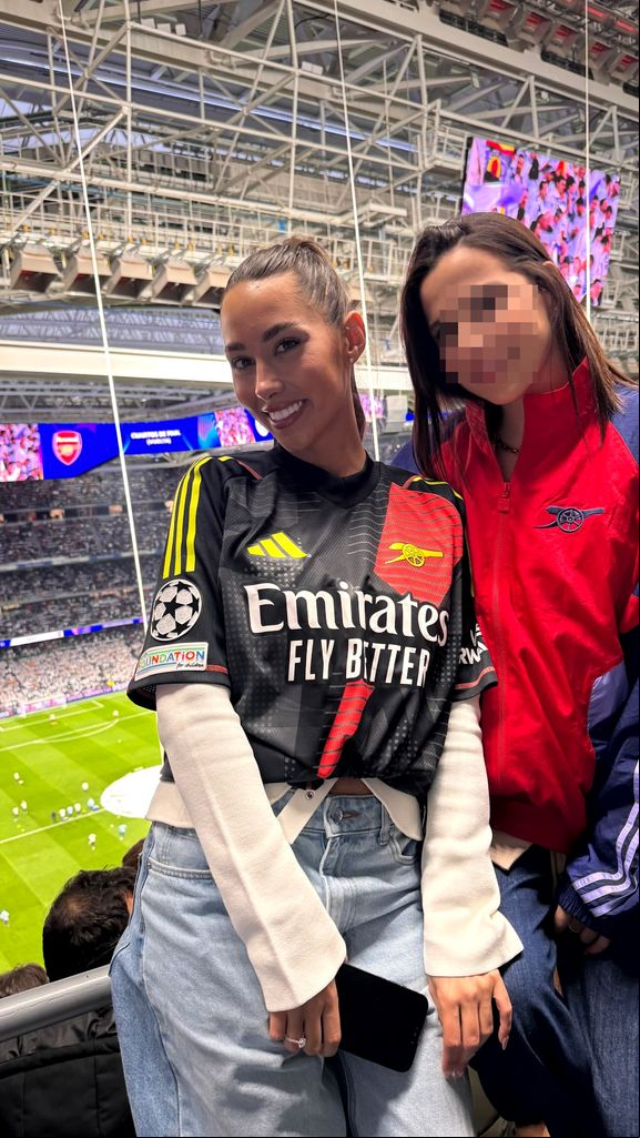 Tatiana Trouboul, vestida con la camiseta del Arsenal durante el duelo