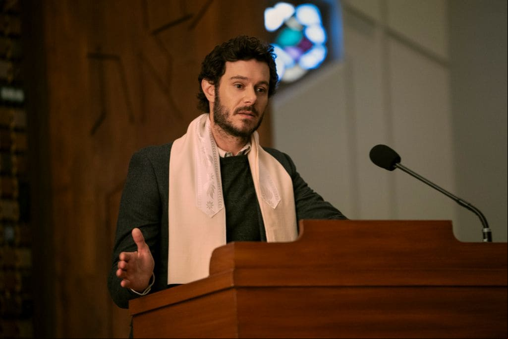 Adam Brody en una escena de la serie 'Nadie quiere esto' de Netflix