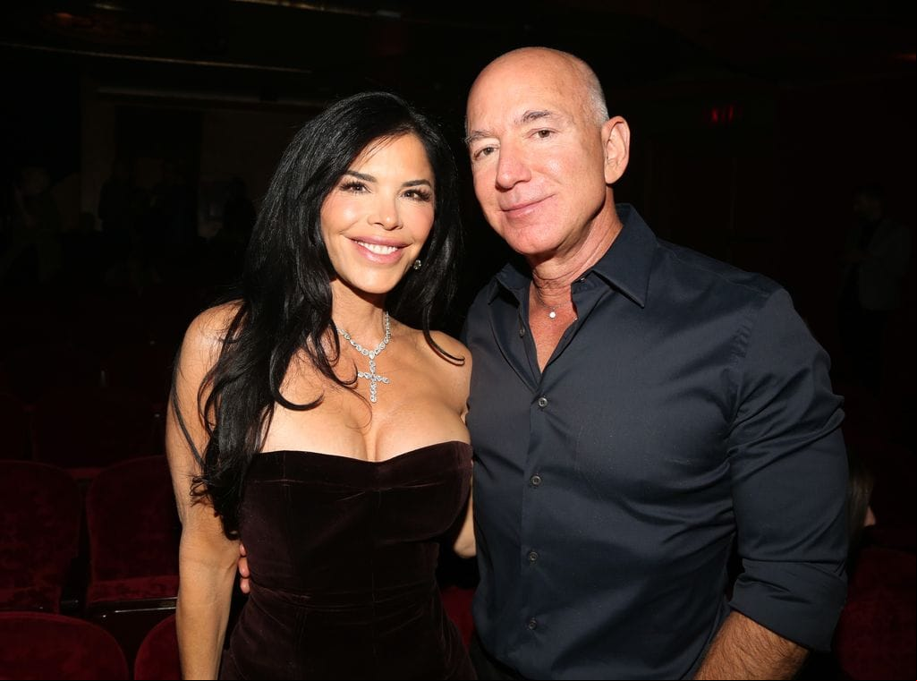 Lauren Sánchez junto a su futuro esposo y fundador de Blue Origin, Jeff Bezos