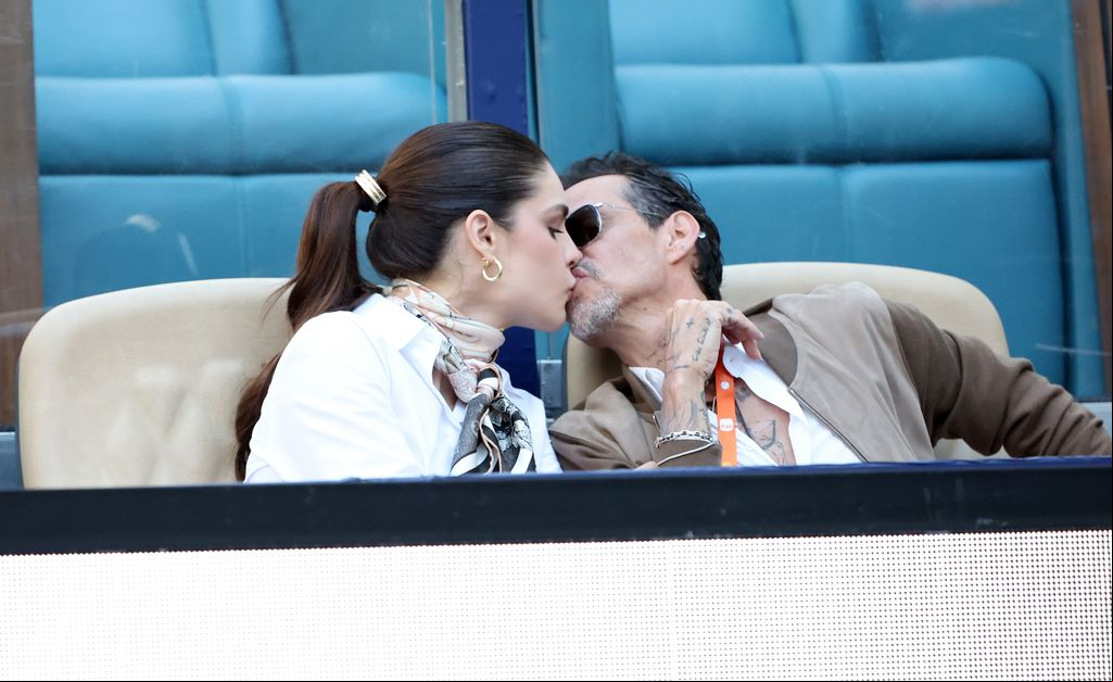 Marc Anthony y Nadia Ferreira en el Miami Open 2025