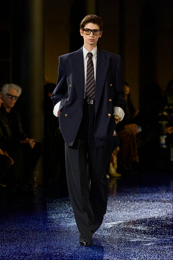 Paris Fashion Week: Saint Laurent Primavera/Verano 2025