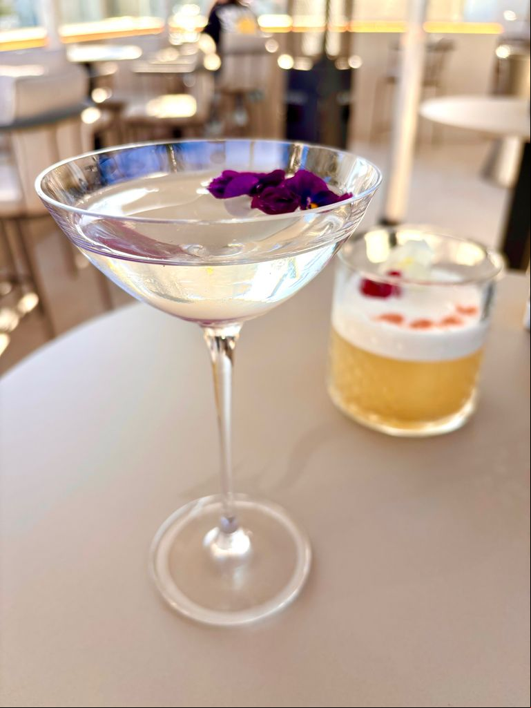 En el rooftop Aleph del Hotel Olom hacen cócteles que son auténtica 'cocina líquida' para extraer el máximo de sabores y aromas.