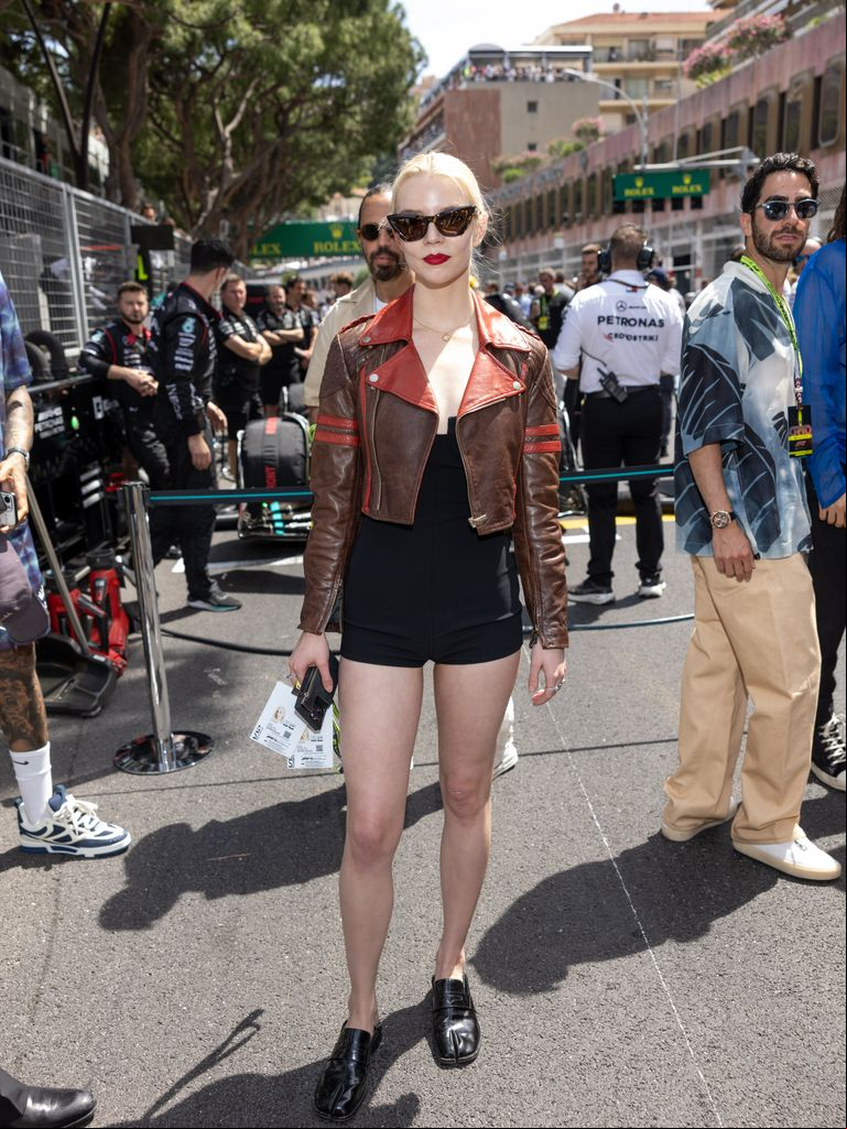 Anya Taylor-Joy bailarinas tabi street style
