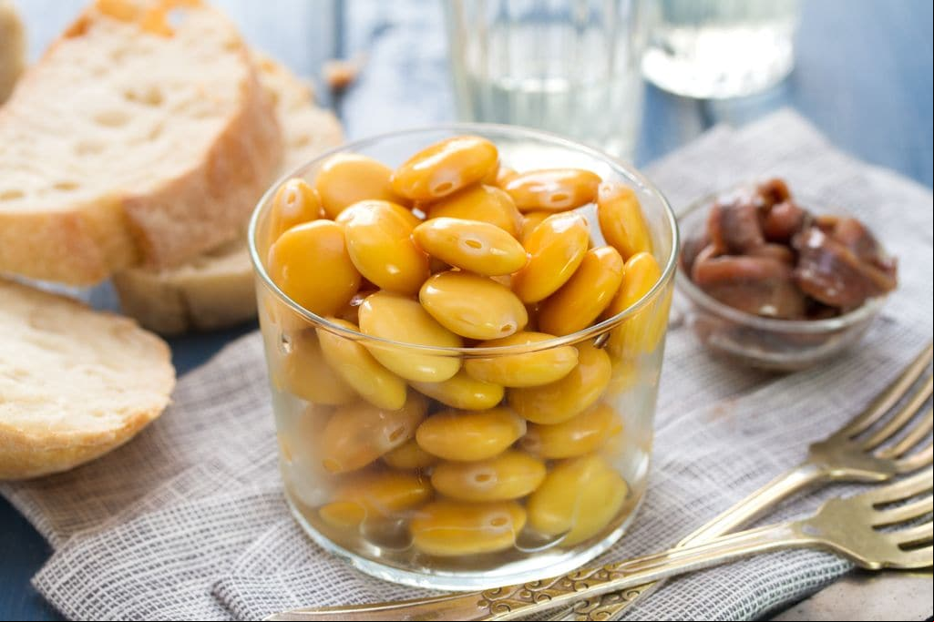 Los altramuces se preparan en conservas en salmuera y se suelen consumir como aperitivo.