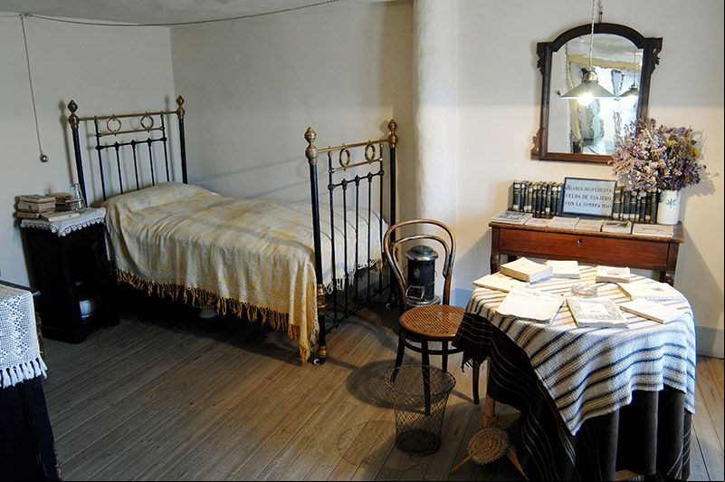 Segovia-Casa-Museo-de-Antonio-Machado-dormitorio
