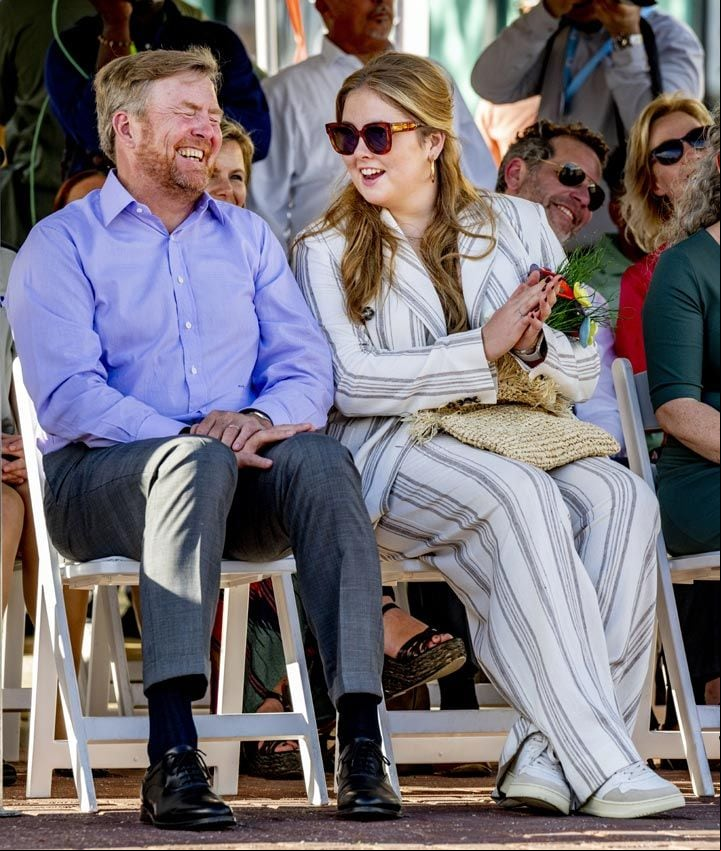 La princesa Amalia y su padre, el rey Guillermo