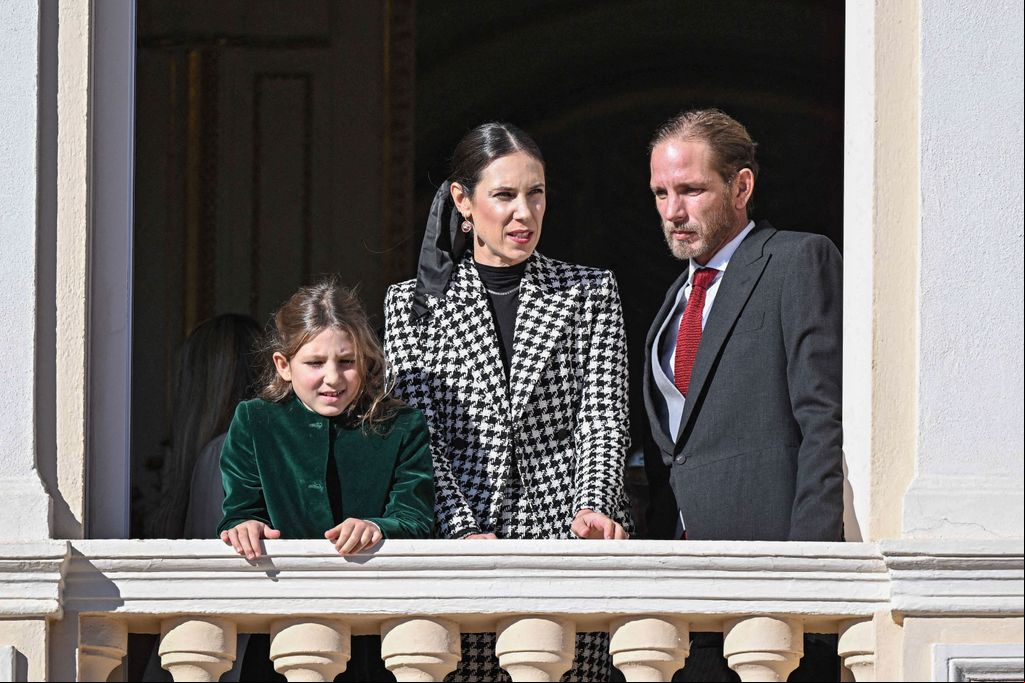 Andrea Casiraghi, Tatiana Santo Domingo y su hija India en el balcón real el Día Nacional