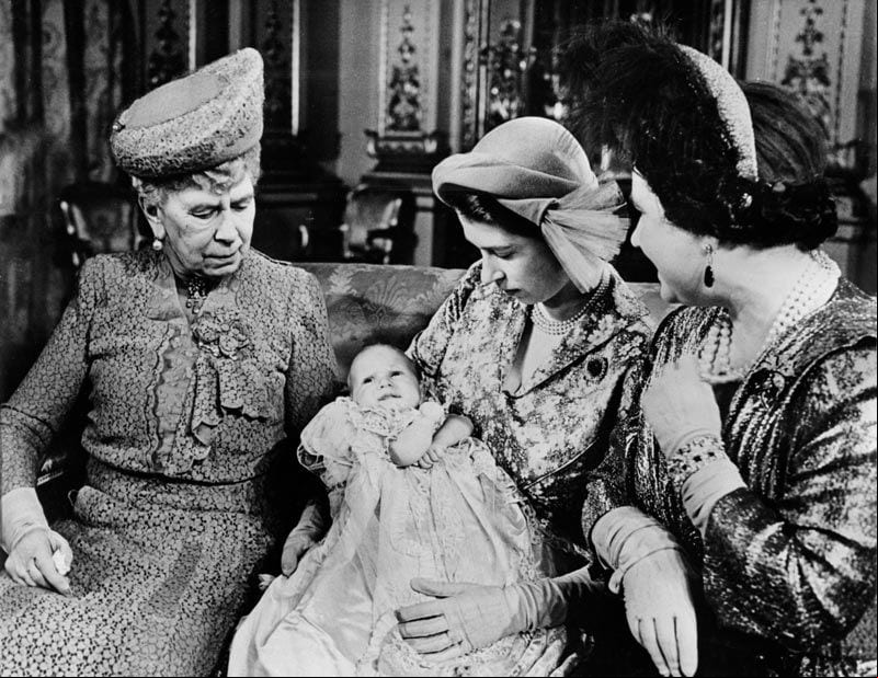 Reina Isabel II, reina Madre y reina María de Teck