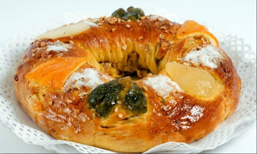 Bolo Rei, un dulce portugués parecido a nuestro roscón de Reyes que también se come durante la Navidad.