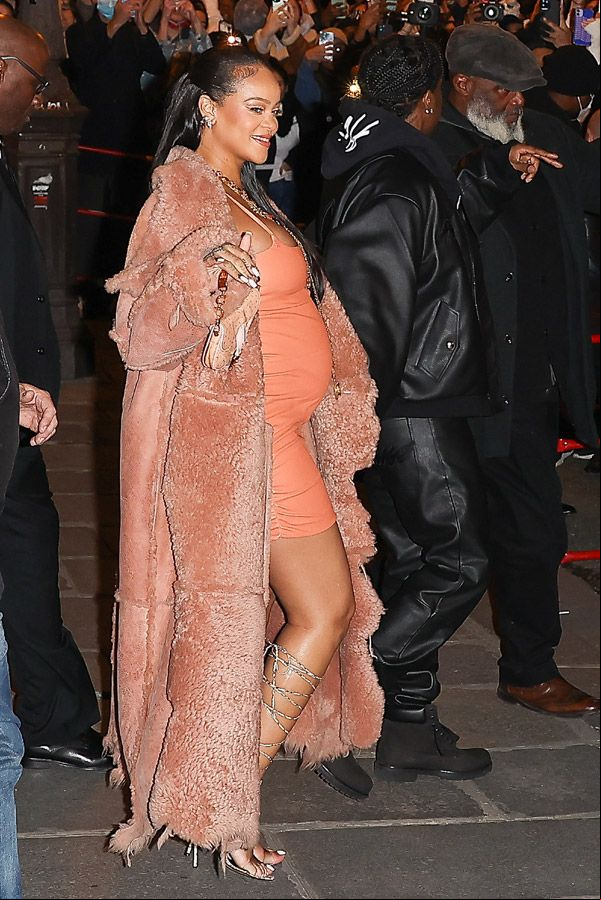 rihanna-paris-off-white