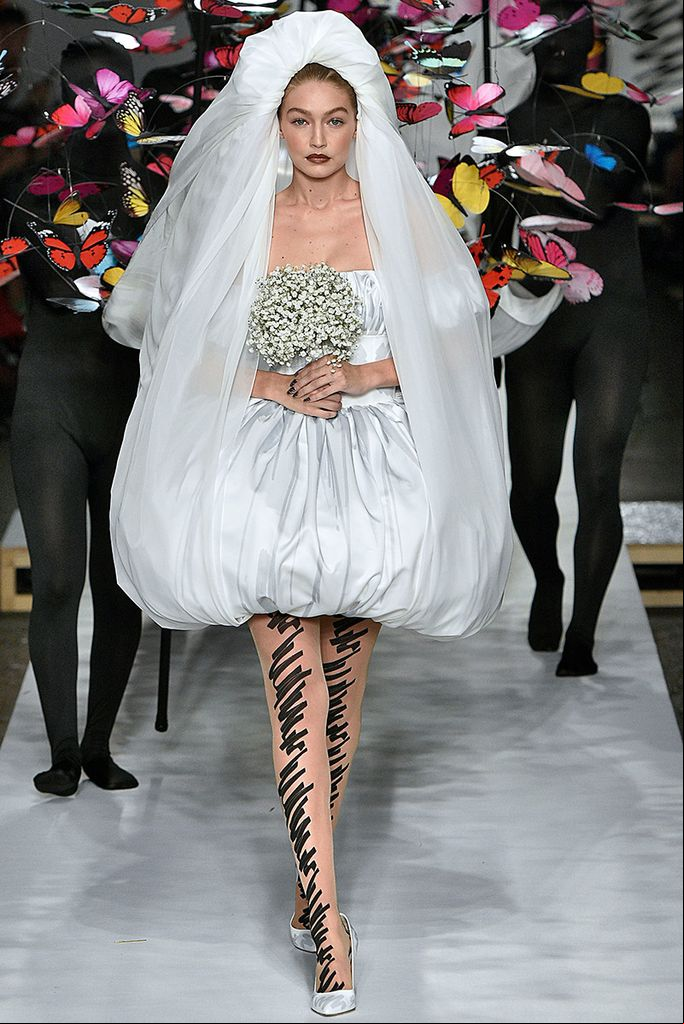 gigi novia moschino
