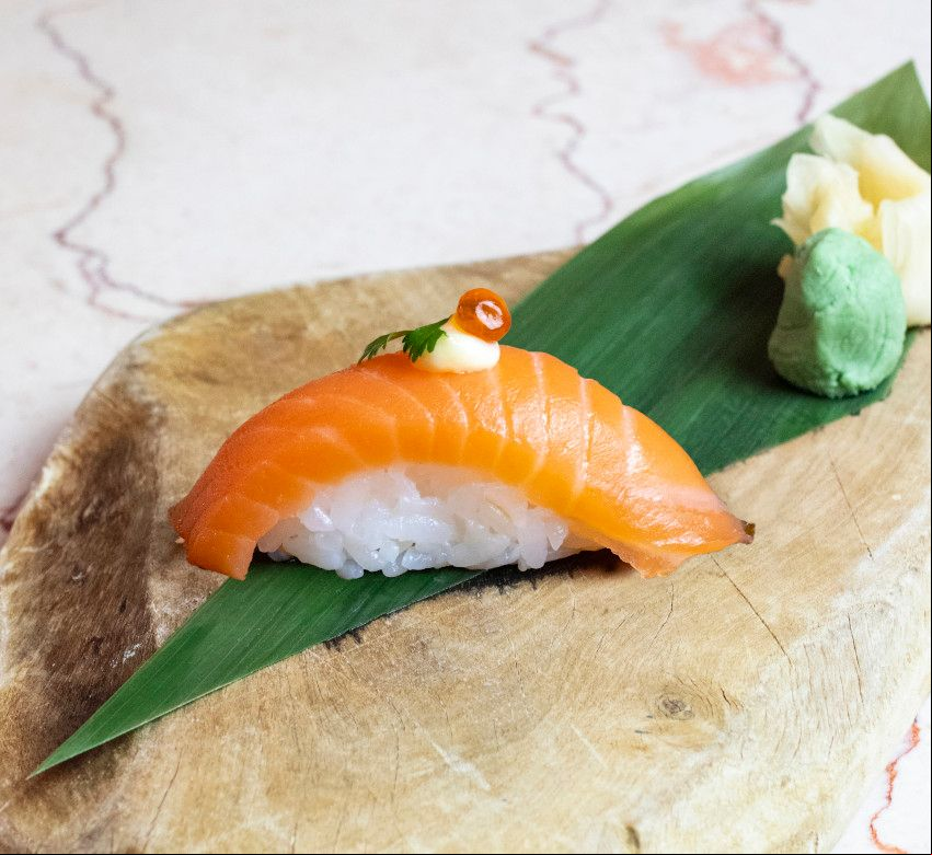 holasushisushitanigirisalmon
