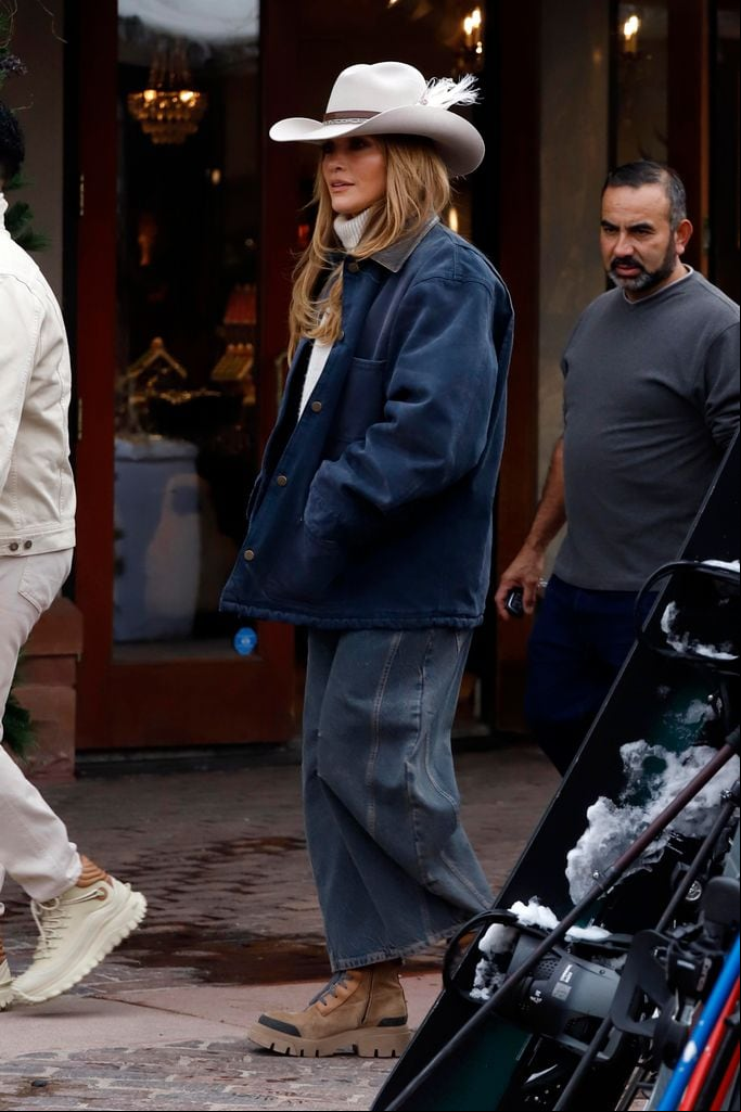 Jennifer Lopez se encuentra en Aspen, Colorado, disfrutando de sus vacaciones navideñas, ¿será que encontrará el amor?