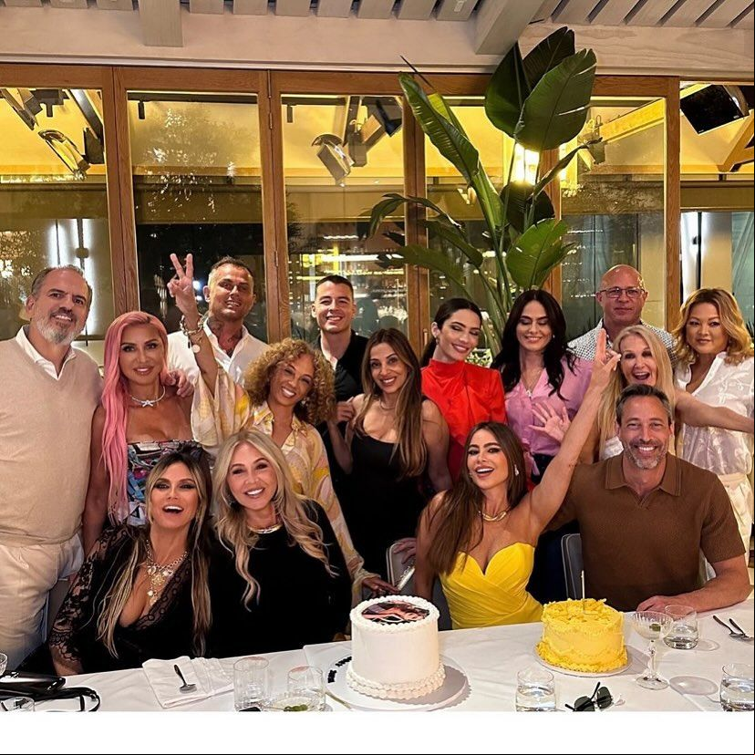 Familia y amigos de Sofía Vergara celebrando su último cumpleaños