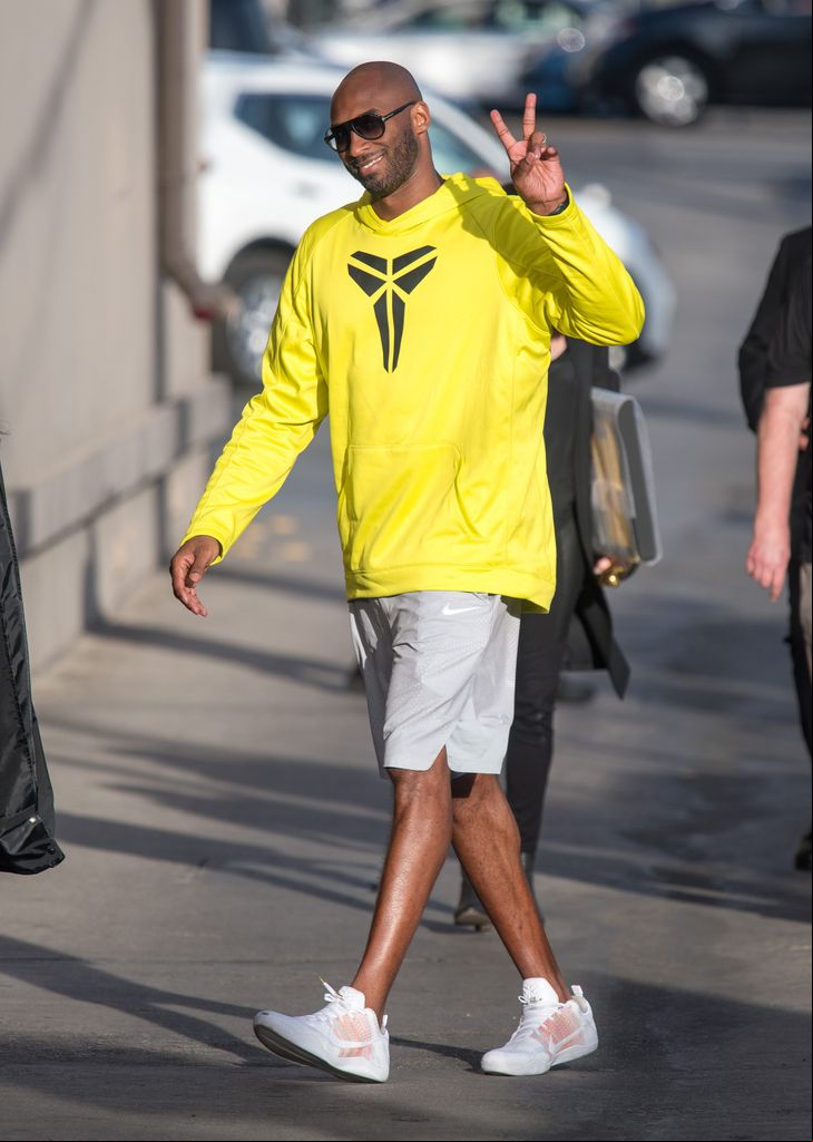 Kobe Bryant en 2018 luciendo una sudadera con su símbolo de Black Mamba.