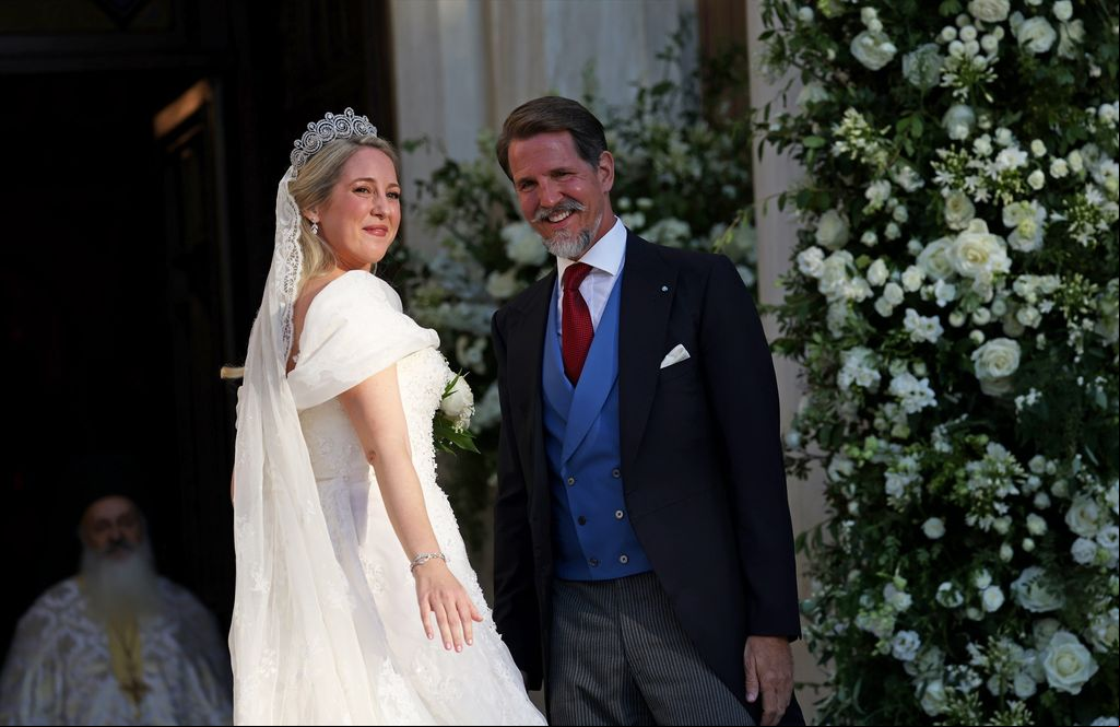 Teodora de Grecia llega a la Catedral de la Anunciación de Santa Marí­a del brazo de su hermano Pablo para contraer matrimonio con Matthew Kumar, a 28 de septiembre de 2024, en Atenas (Grecia)
