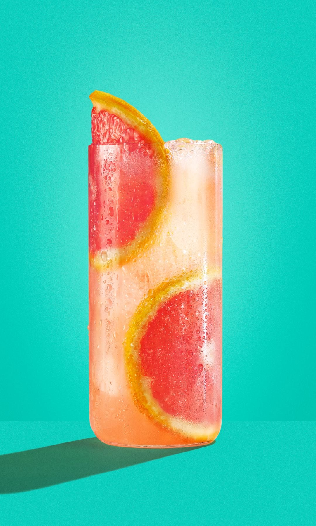 Cóctel Casa Paloma con tequila Casaamigos y Schweppes de pomelo