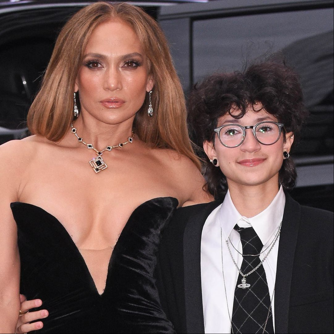 La hija de Jennifer Lopez, Emme, impone moda Y2K con bermudas oversized