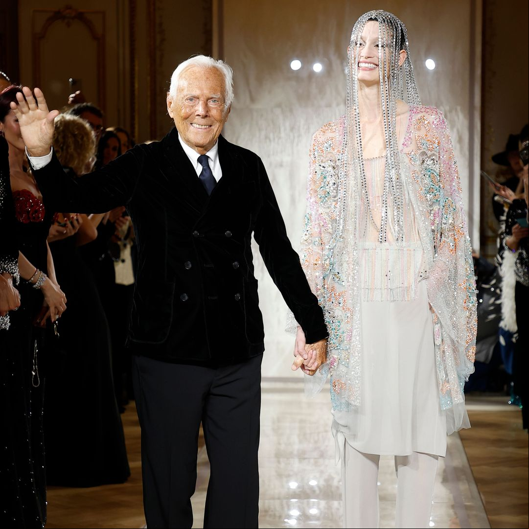 Giorgio Armani celebra 20 años en la Alta Costura con una luminosa oda a la sofisticación