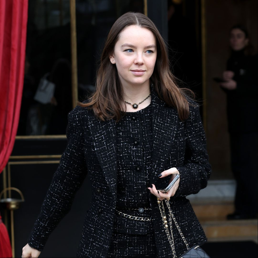 El vestido joya de invitada con el que Alexandra de Hannover confirma que el corte imperio hace más alta