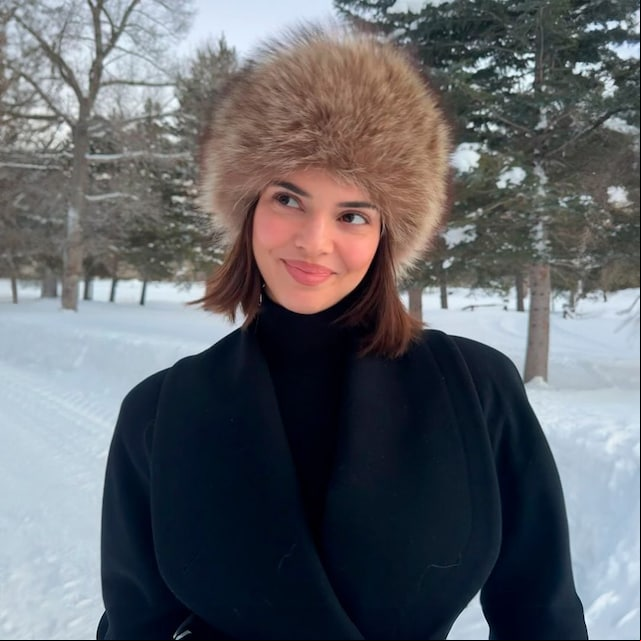 Kendall Jenner en Aspen con gorro de pelo 'vintage'