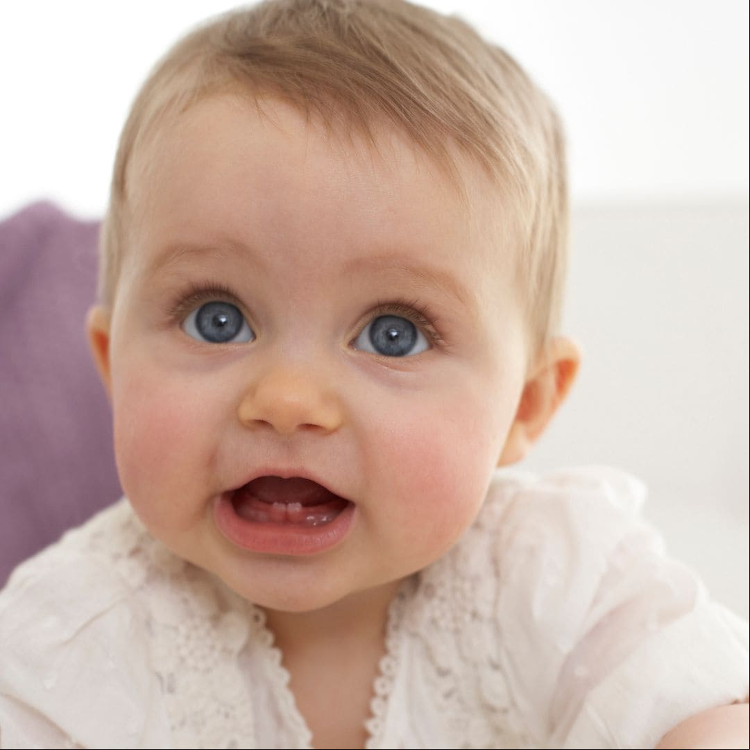 ¿Es verdad que la erupción de los dientes de leche provoca fiebre en el niño?