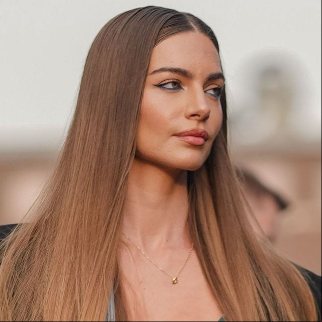 Mara Lafontan con look de street style